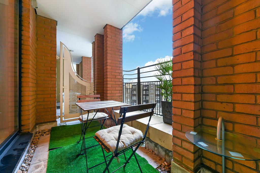 Point West Apartments London Eksteriør bilde