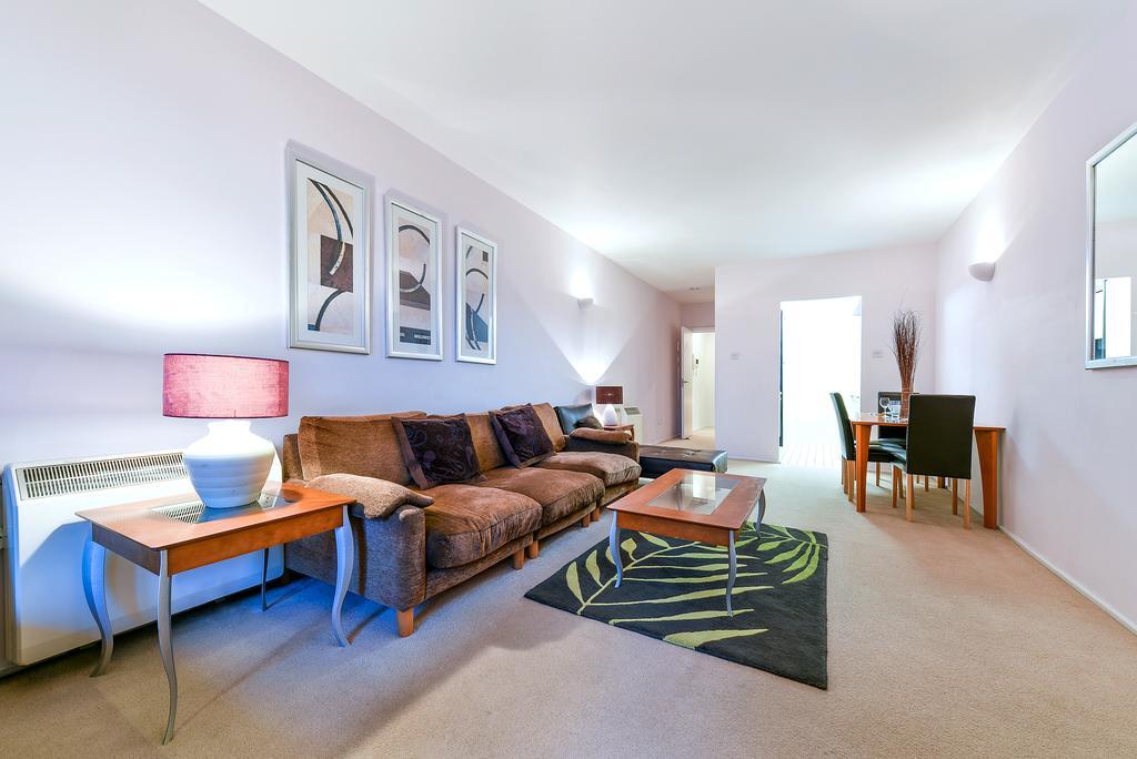 Point West Apartments London Eksteriør bilde